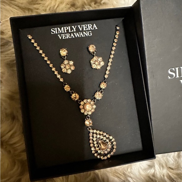 Simply Vera Vera Wang Gold Necklace with Teardrop Pendant - Picture 3 of 4